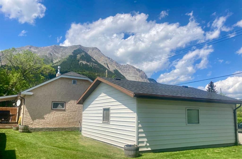 717 227 Street, Hillcrest, AB