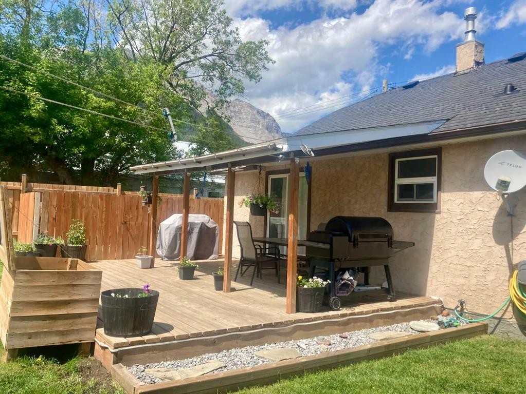 717 227 Street, Hillcrest, AB