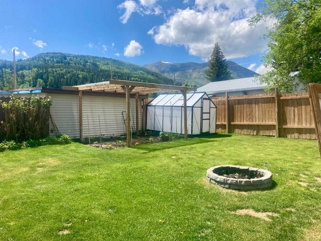 717 227 Street, Hillcrest, AB