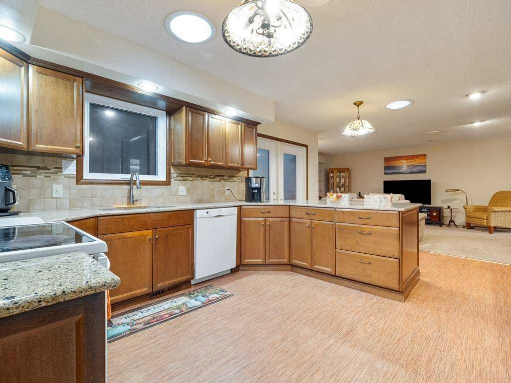 2201 21 Avenue, Coaldale, AB - Indoor Photo Showing Kitchen