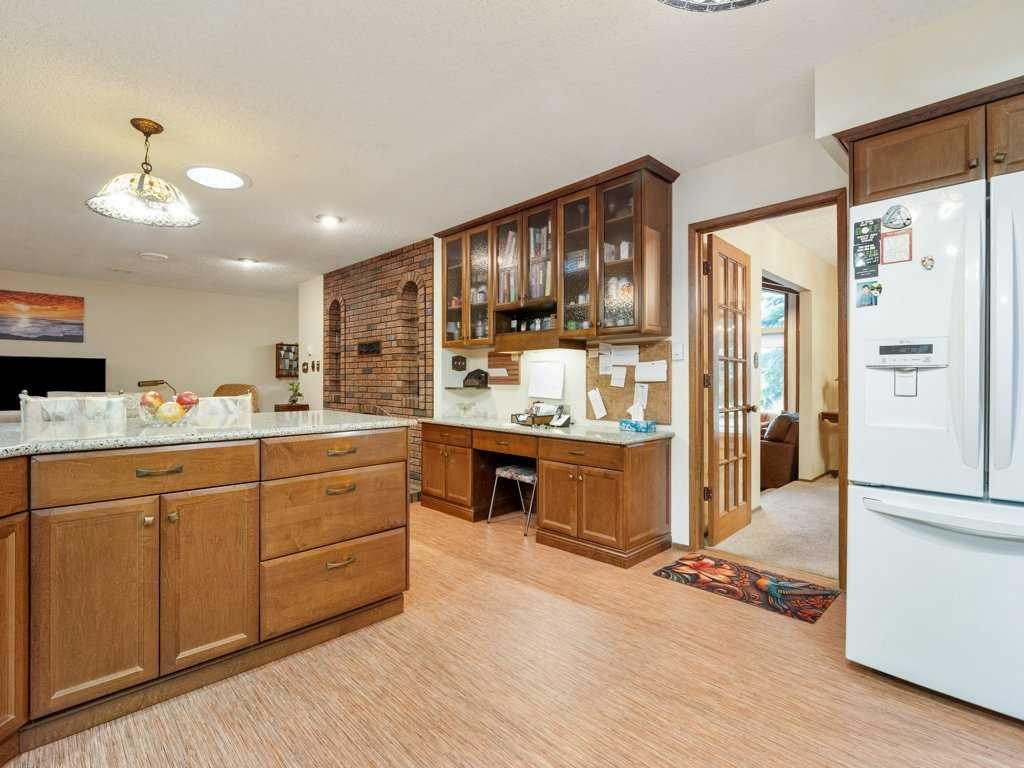 2201 21 Avenue, Coaldale, AB - Indoor Photo Showing Kitchen