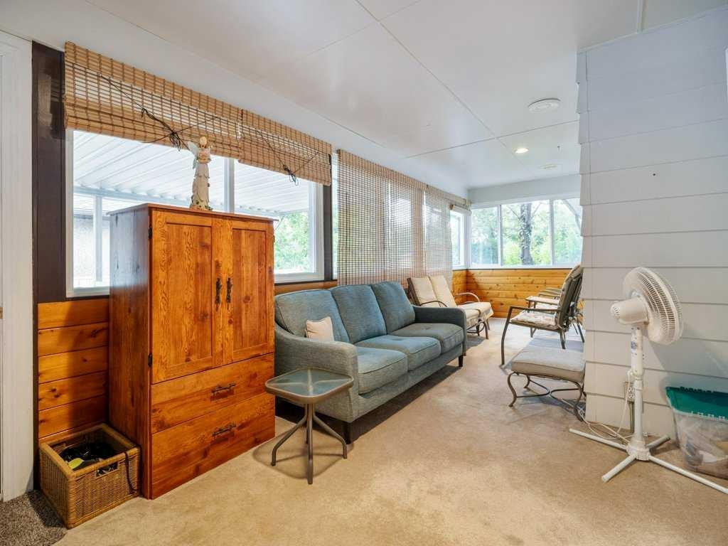 2201 21 Avenue, Coaldale, AB - Indoor Photo Showing Other Room
