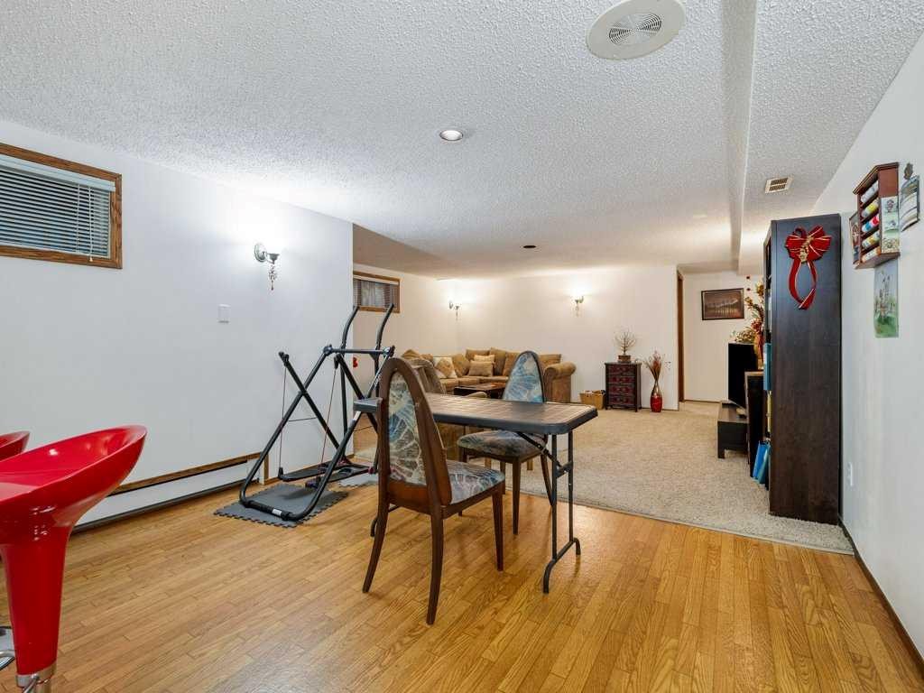 2201 21 Avenue, Coaldale, AB - Indoor