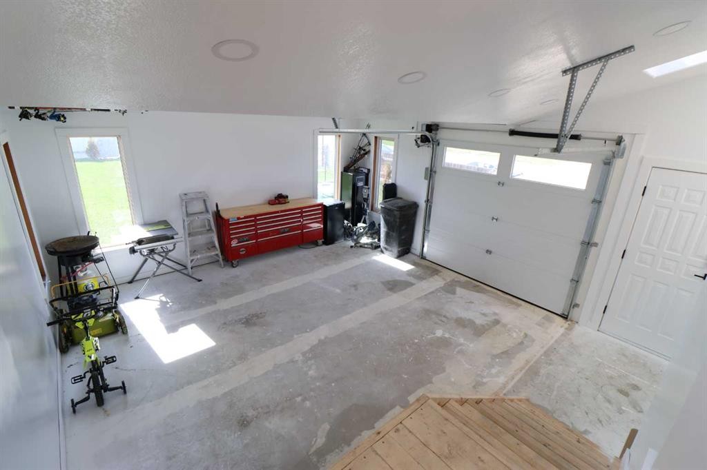 3918 52 St, Taber, AB - Indoor Photo Showing Garage