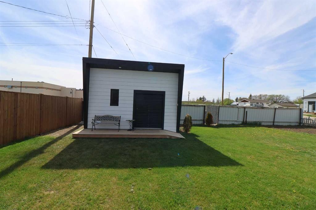 3918 52 St, Taber, AB - Outdoor
