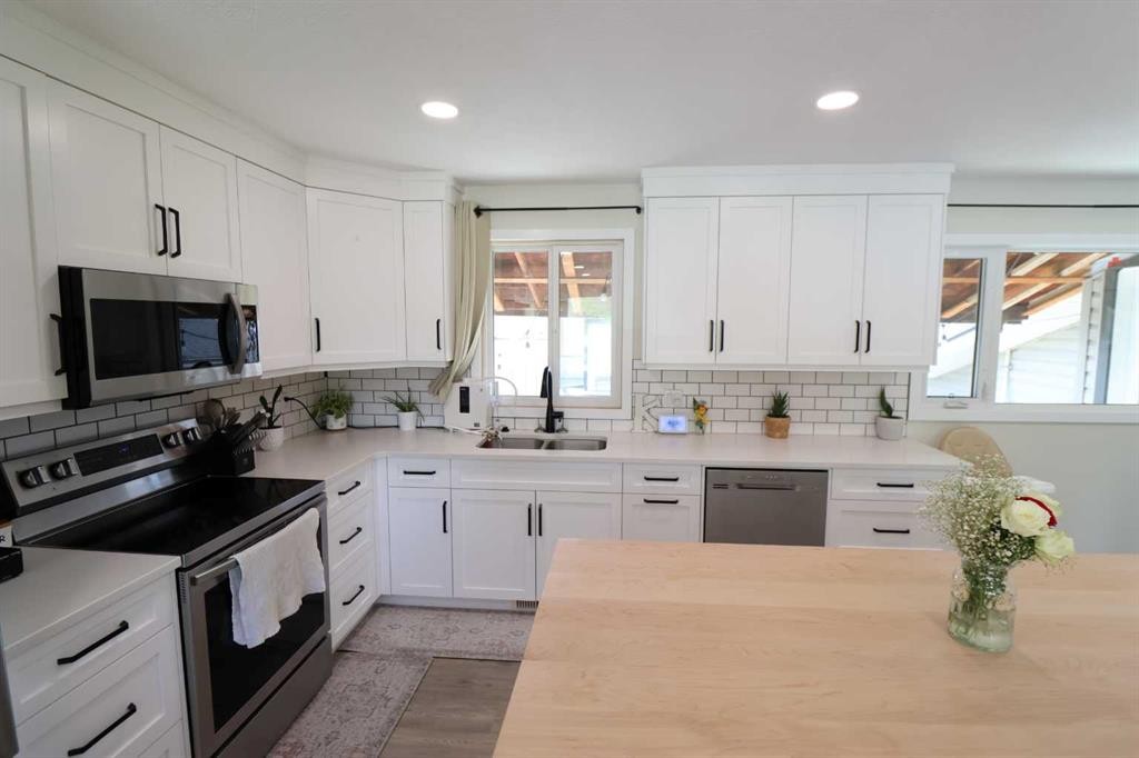 3918 52 St, Taber, AB - Indoor Photo Showing Kitchen