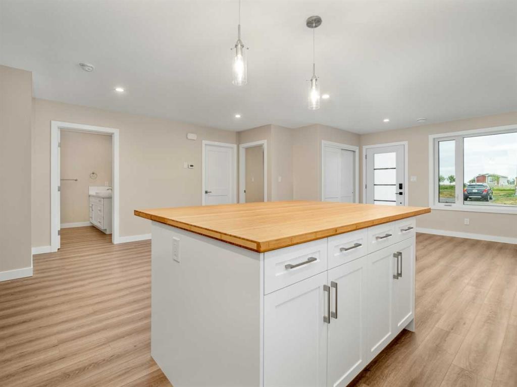 4818 72 Avenue, Taber, AB - Indoor Photo Showing Kitchen