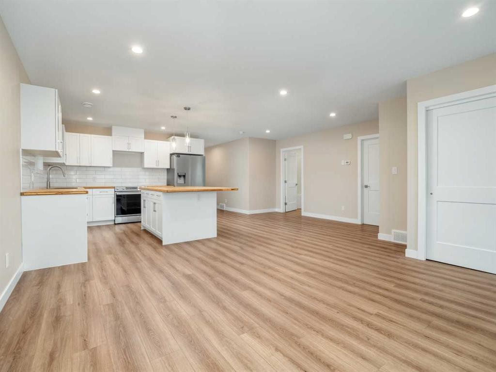 4818 72 Avenue, Taber, AB - Indoor Photo Showing Kitchen