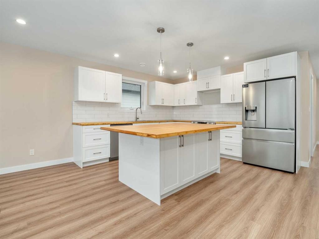 4818 72 Avenue, Taber, AB - Indoor Photo Showing Kitchen With Upgraded Kitchen