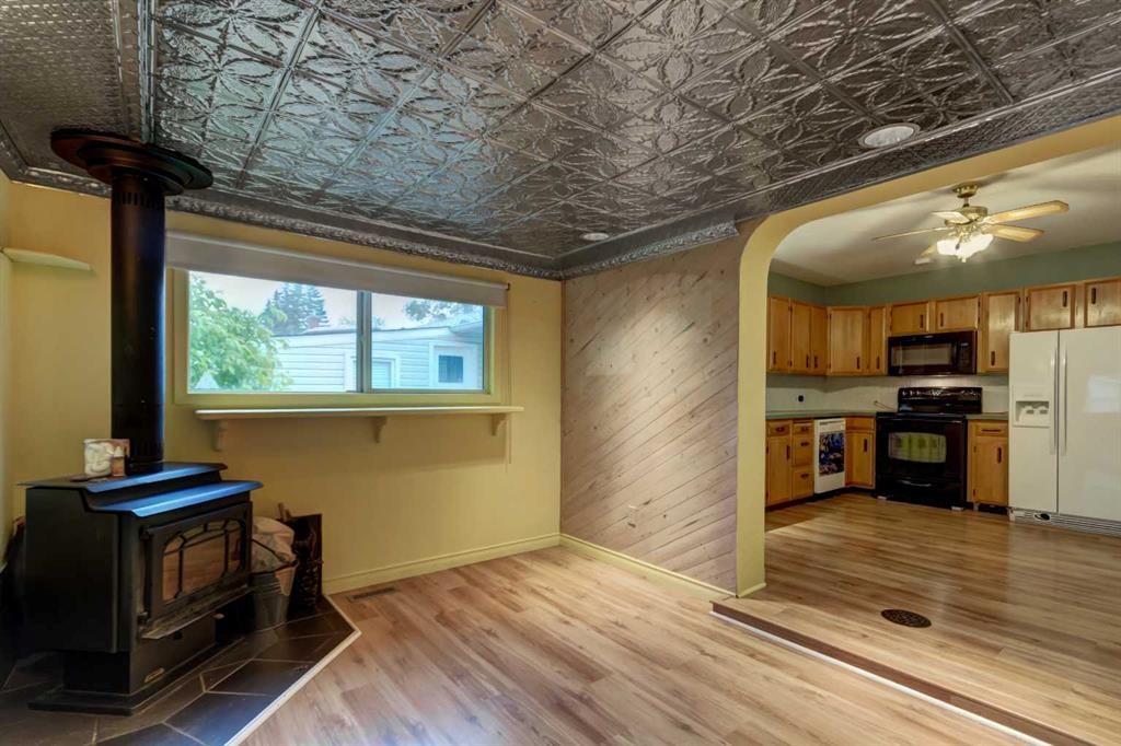 7412 22 Street Se, Calgary, AB - Indoor