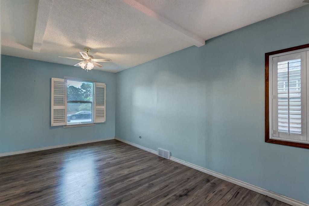 7412 22 Street Se, Calgary, AB - Indoor Photo Showing Other Room
