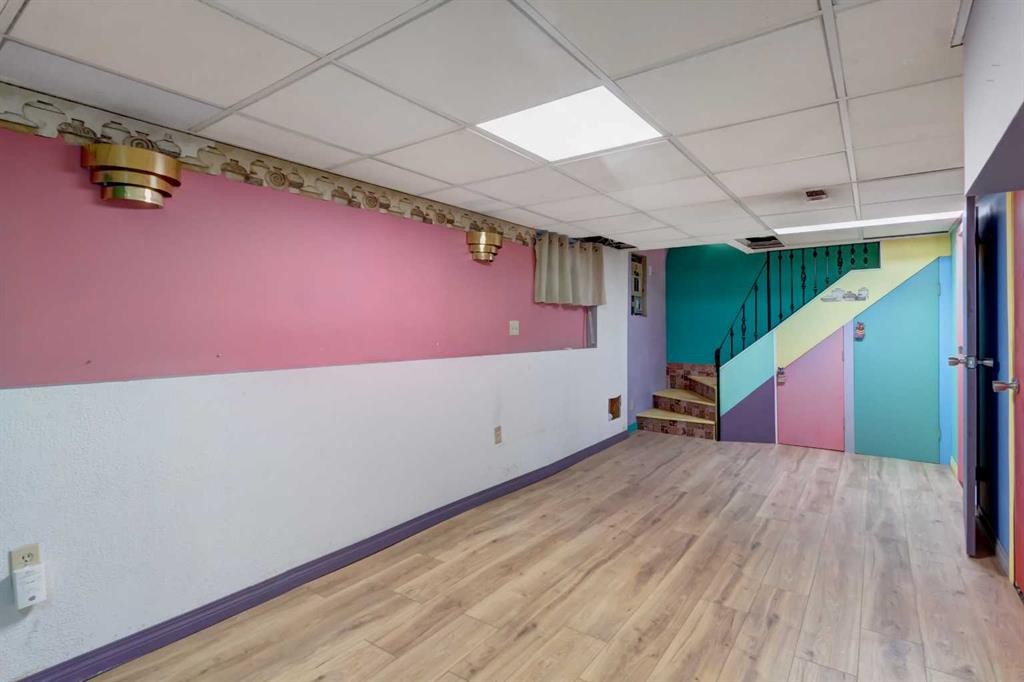7412 22 Street Se, Calgary, AB - Indoor Photo Showing Other Room