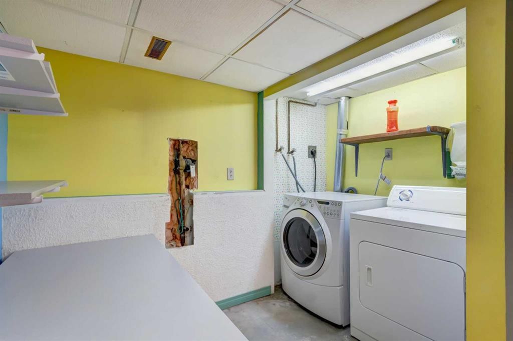 7412 22 Street Se, Calgary, AB - Indoor Photo Showing Laundry Room