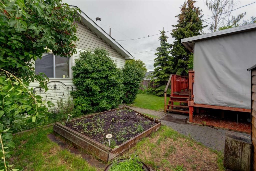 7412 22 Street Se, Calgary, AB - Outdoor