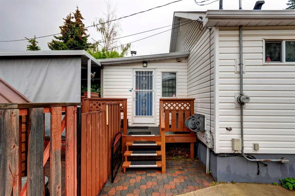 7412 22 Street Se, Calgary, AB - Outdoor With Exterior