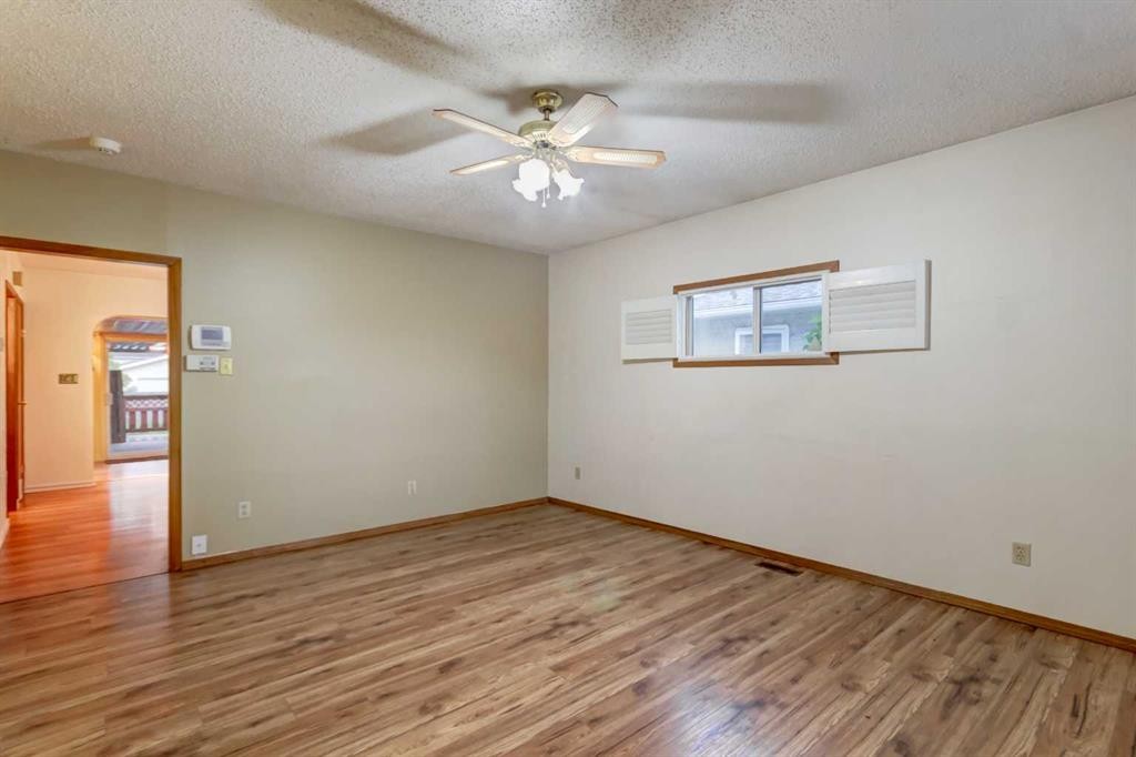 7412 22 Street Se, Calgary, AB - Indoor Photo Showing Other Room