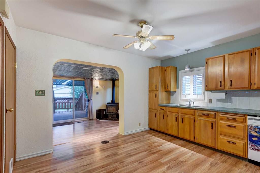 7412 22 Street Se, Calgary, AB - Indoor Photo Showing Kitchen With Double Sink