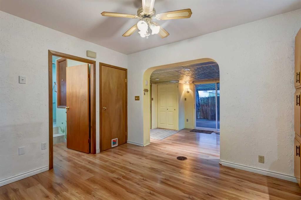 7412 22 Street Se, Calgary, AB - Indoor Photo Showing Other Room