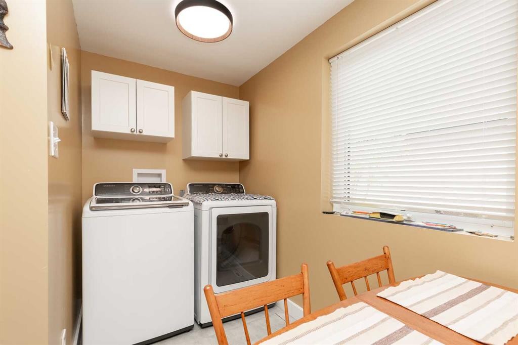 606 5 Street, Warner, AB - Indoor Photo Showing Laundry Room