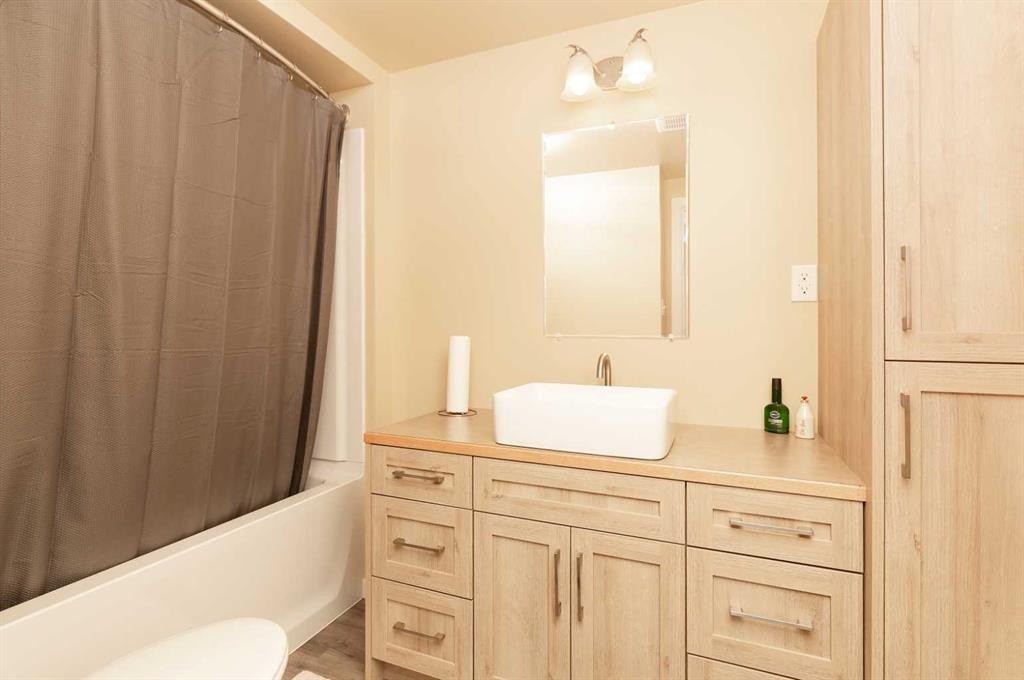 606 5 Street, Warner, AB - Indoor Photo Showing Bathroom