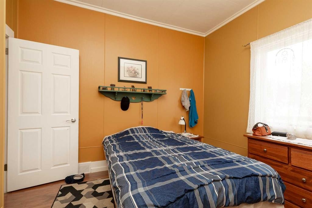 606 5 Street, Warner, AB - Indoor Photo Showing Bedroom