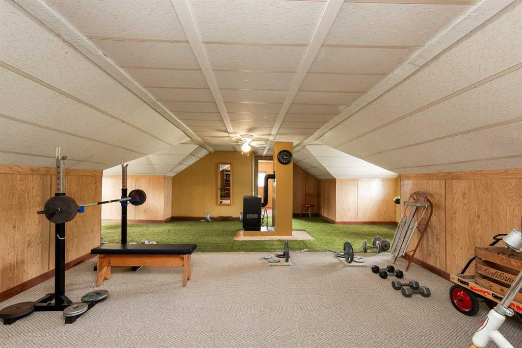 606 5 Street, Warner, AB - Indoor Photo Showing Gym Room