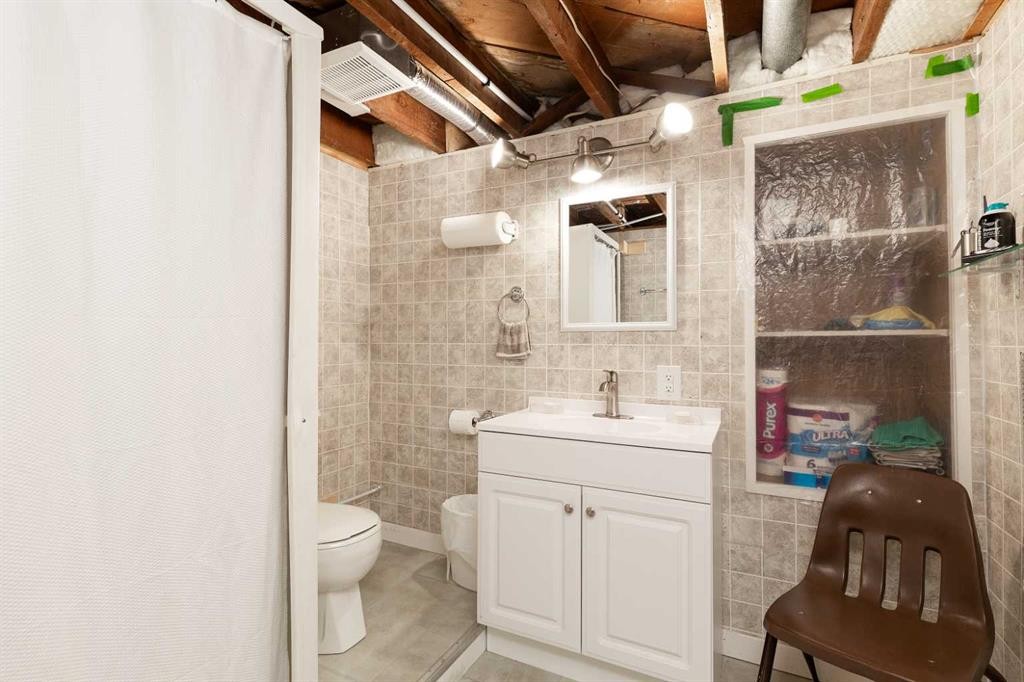 606 5 Street, Warner, AB - Indoor Photo Showing Bathroom