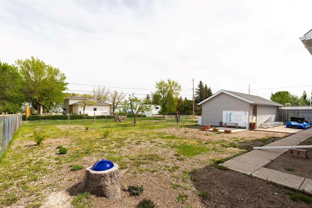 606 5 Street, Warner, AB - Outdoor