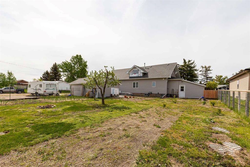 606 5 Street, Warner, AB - Outdoor