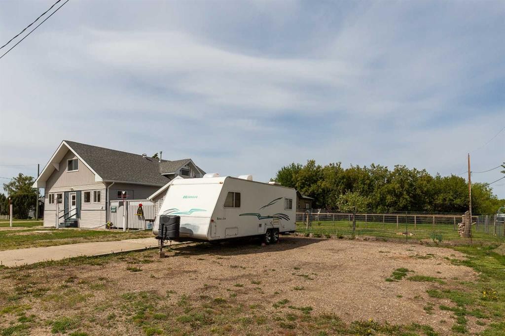 606 5 Street, Warner, AB - Outdoor