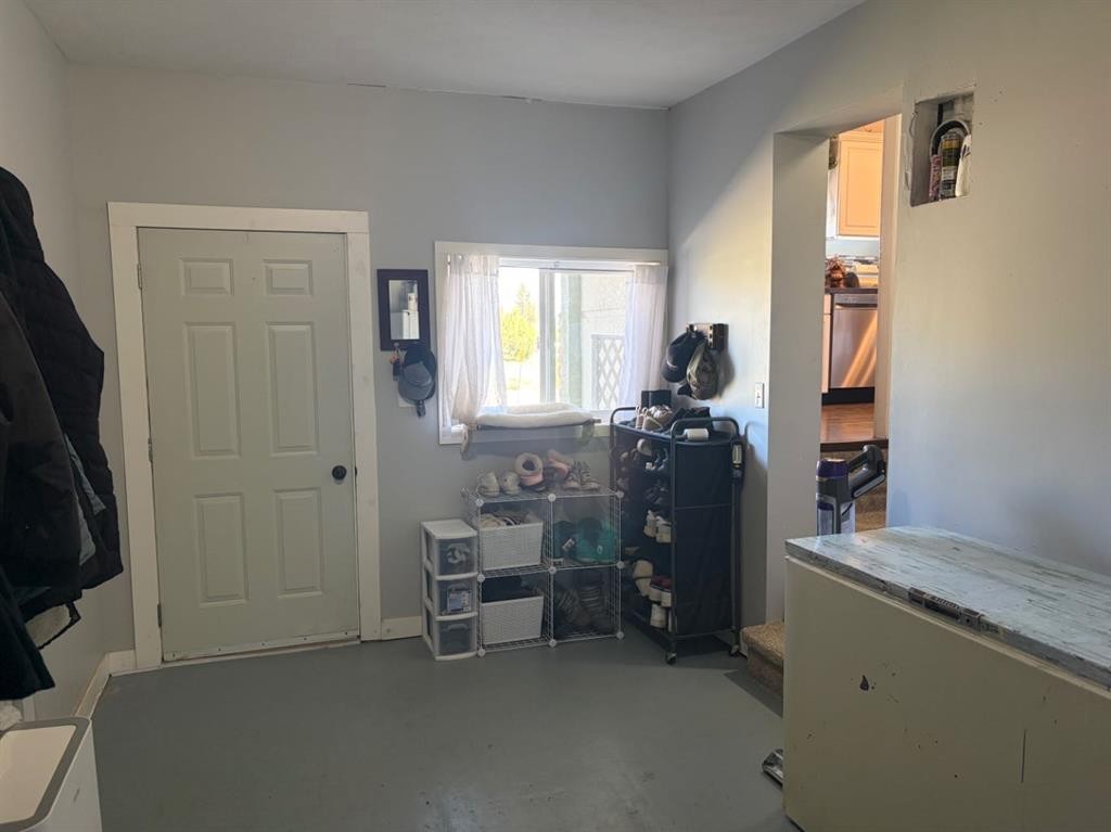 422 3Rd Ave, Stirling, AB - Indoor Photo Showing Other Room
