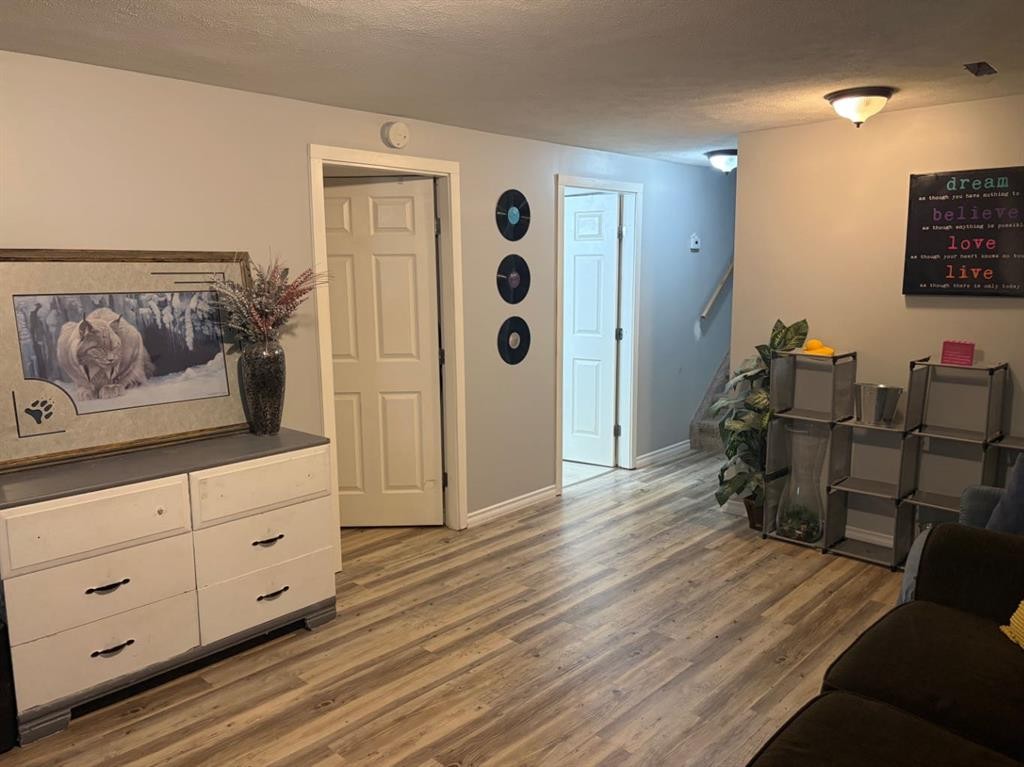 422 3Rd Ave, Stirling, AB - Indoor Photo Showing Other Room
