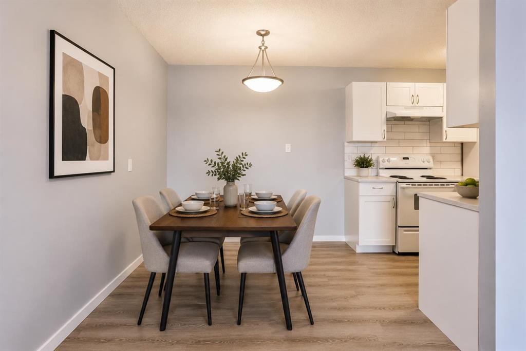 308-85 Foxbend Crescent North, Lethbridge, AB - Indoor Photo Showing Dining Room