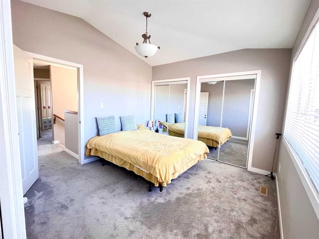 146 Silkstone Road West, Lethbridge, AB - Indoor Photo Showing Bedroom