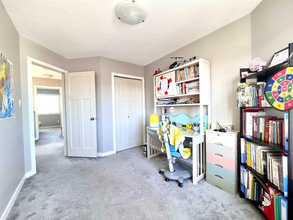 146 Silkstone Road West, Lethbridge, AB - Indoor