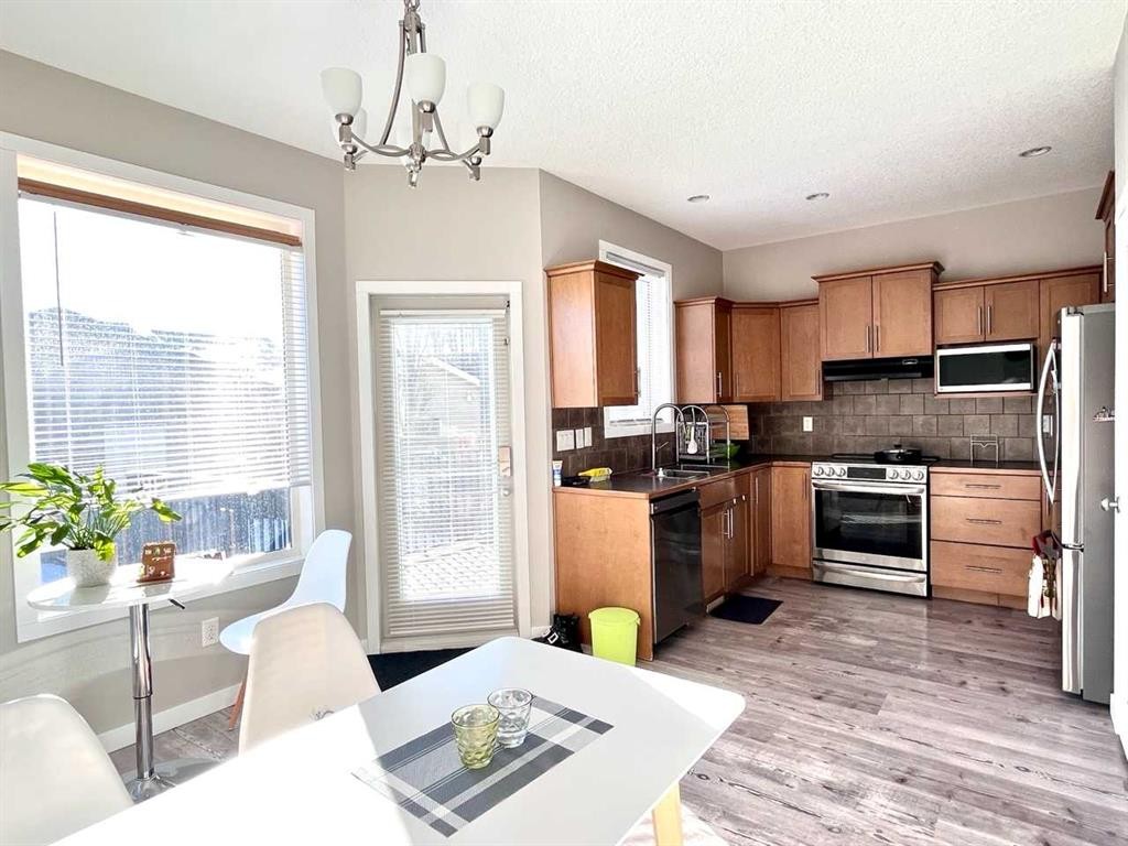 146 Silkstone Road West, Lethbridge, AB - Indoor