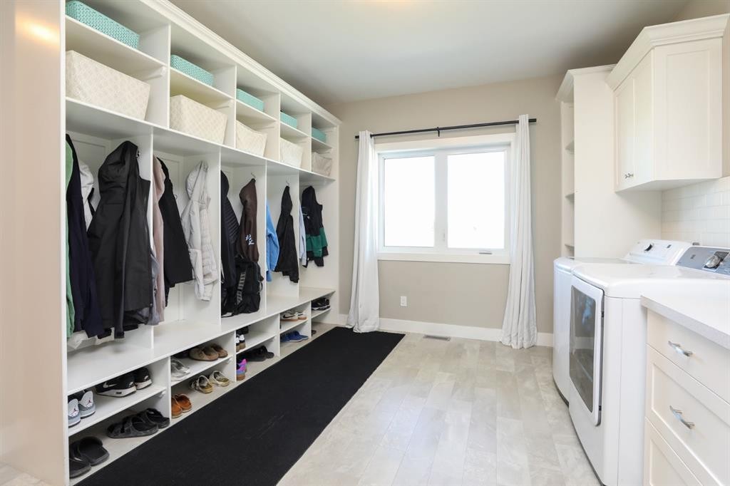 372 E 1 Avenue North, Magrath, AB