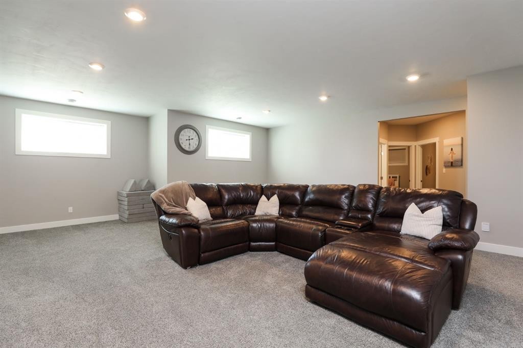 372 E 1 Avenue North, Magrath, AB