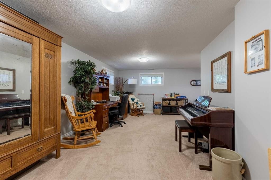 325 8 Avenue, Granum, AB - Indoor
