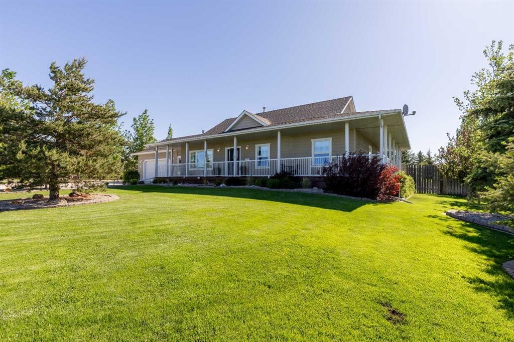 325 8 Avenue, Granum, AB - Outdoor With Deck Patio Veranda