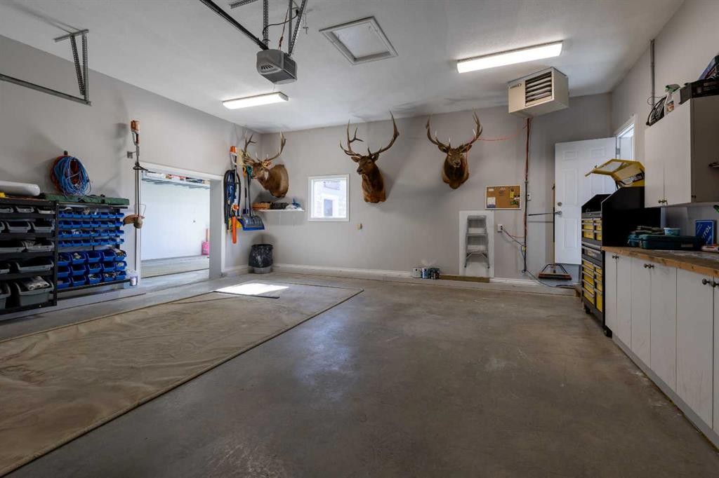 325 8 Avenue, Granum, AB - Indoor Photo Showing Garage