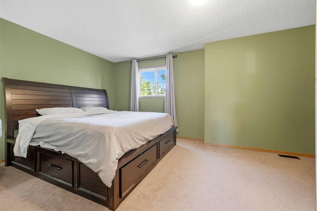 96 Eversyde Court Sw, Calgary, AB