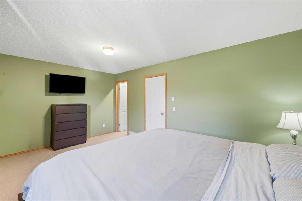 96 Eversyde Court Sw, Calgary, AB