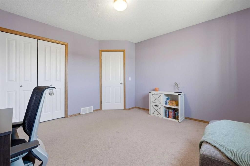 96 Eversyde Court Sw, Calgary, AB