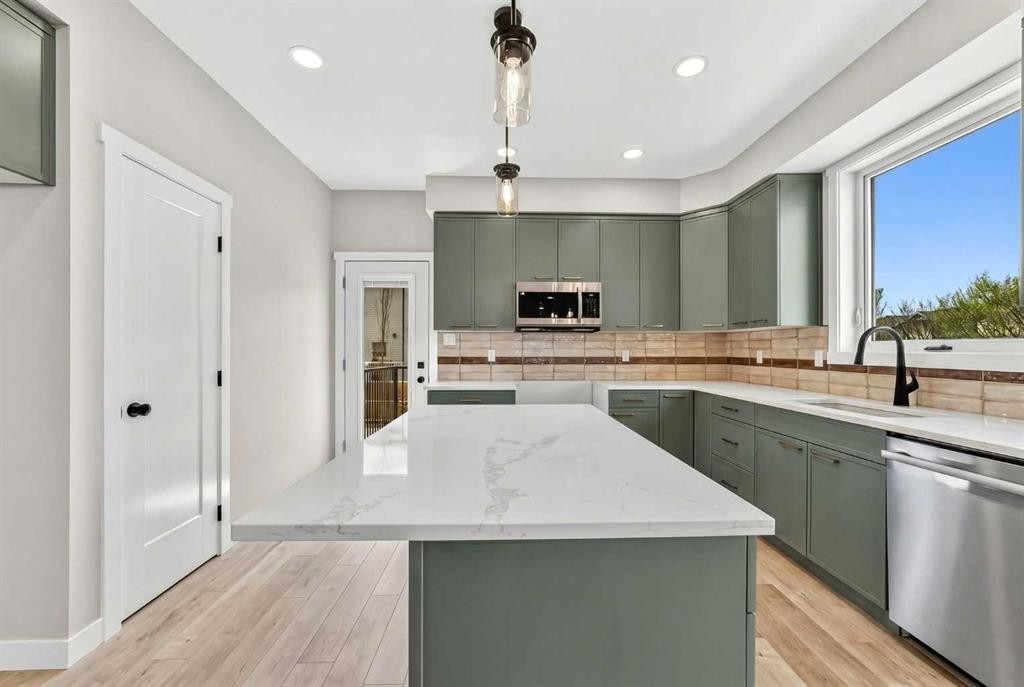 74 Riverpark Boulevard West, Lethbridge, AB - Indoor Photo Showing Kitchen With Upgraded Kitchen