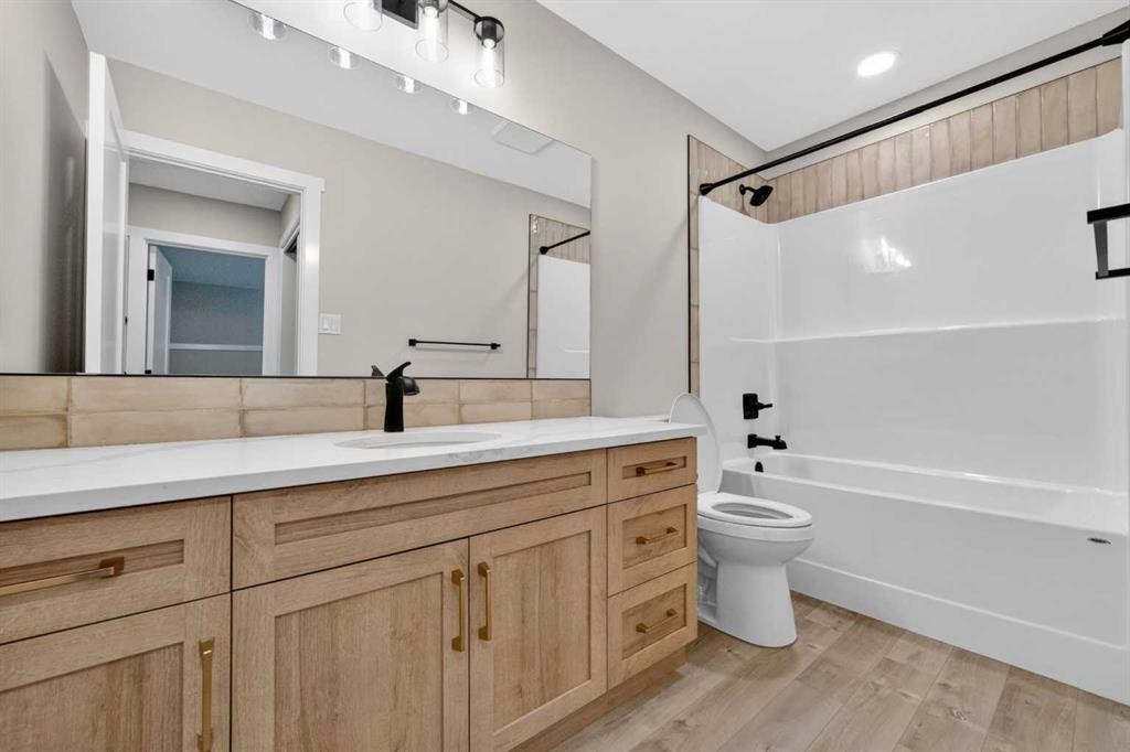 74 Riverpark Boulevard West, Lethbridge, AB - Indoor Photo Showing Bathroom