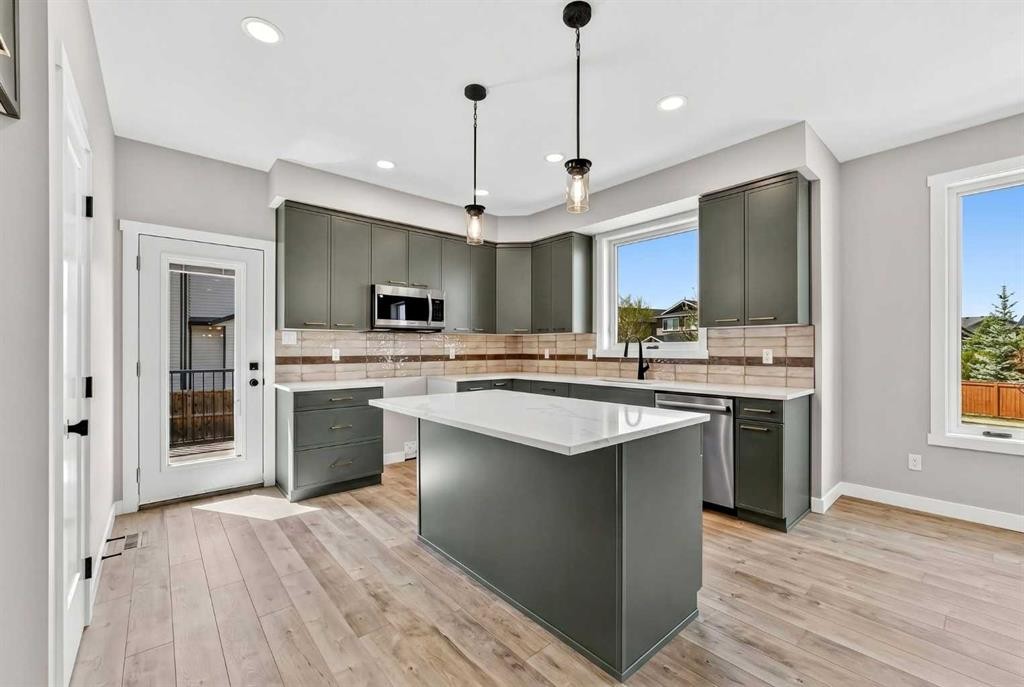 74 Riverpark Boulevard West, Lethbridge, AB - Indoor Photo Showing Kitchen With Upgraded Kitchen