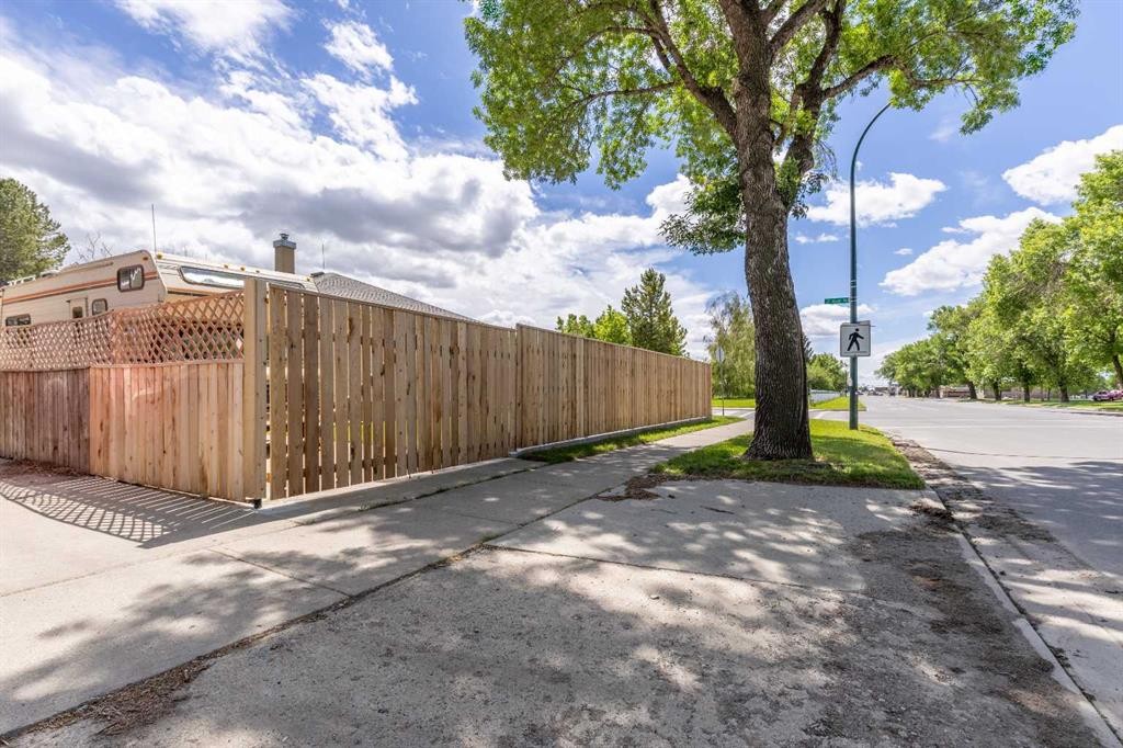 2305 7 Avenue North, Lethbridge, AB