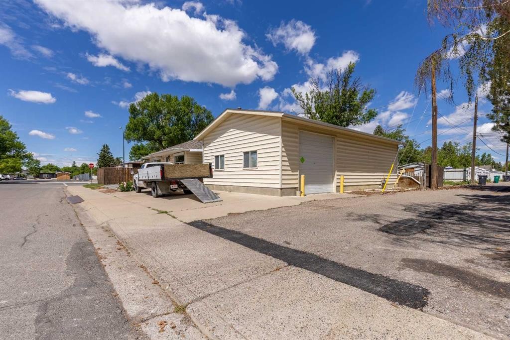 2305 7 Avenue North, Lethbridge, AB