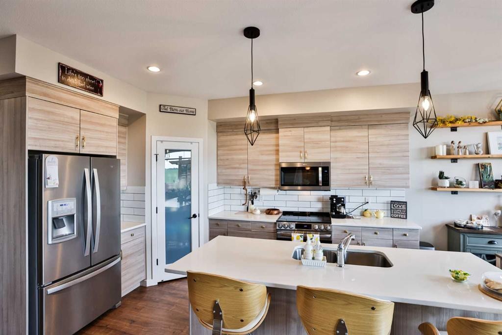 874 Greywolf Run North, Lethbridge, AB